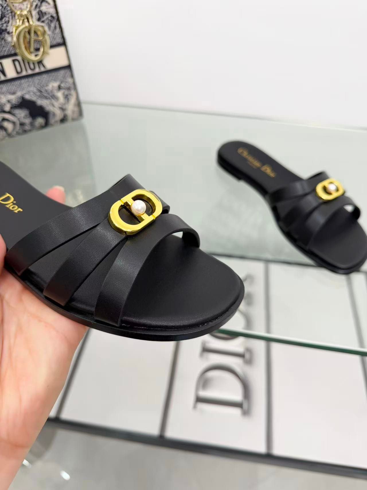 Dior Shoes (New) 2