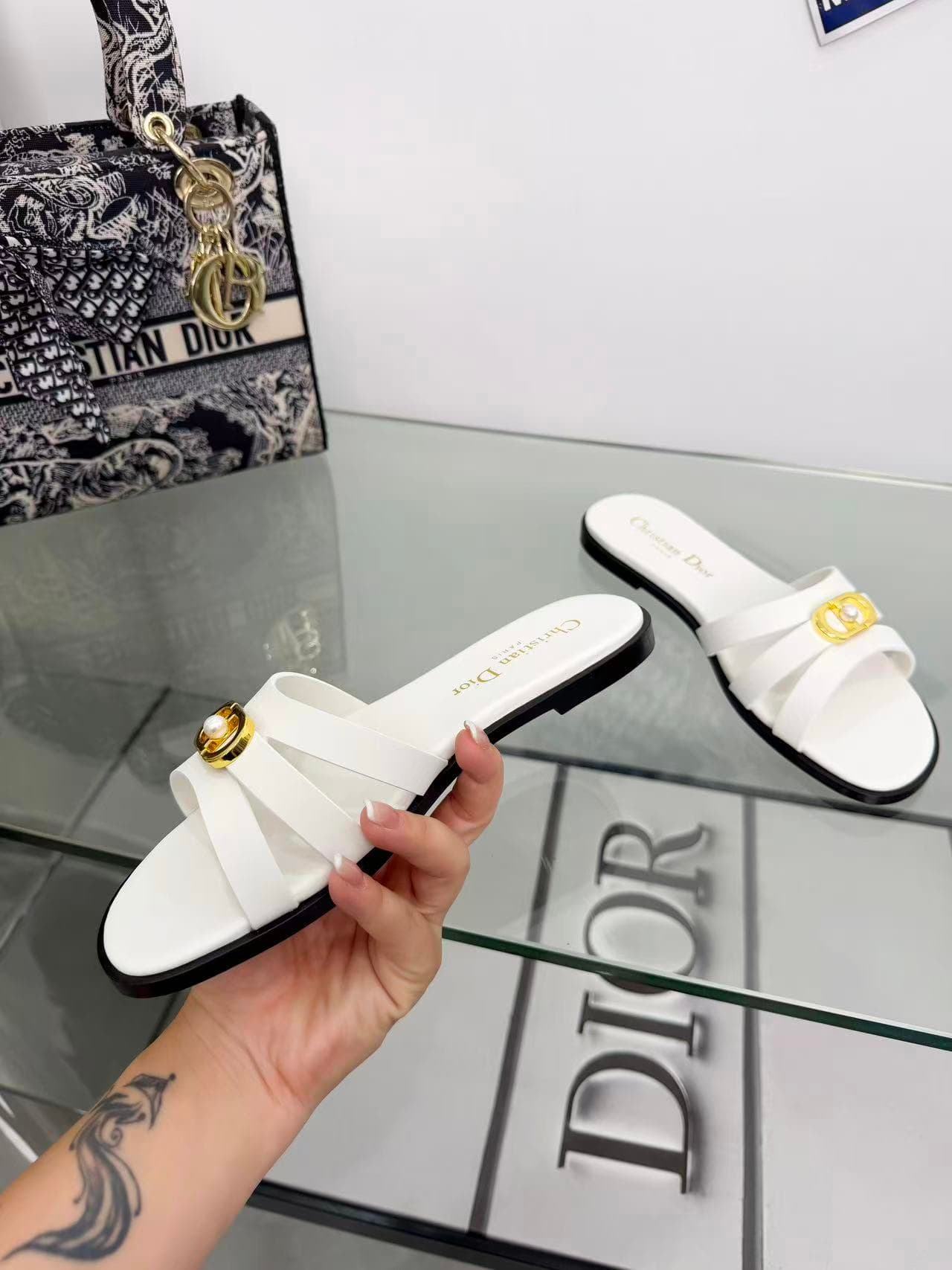 Dior Shoes (New) 4