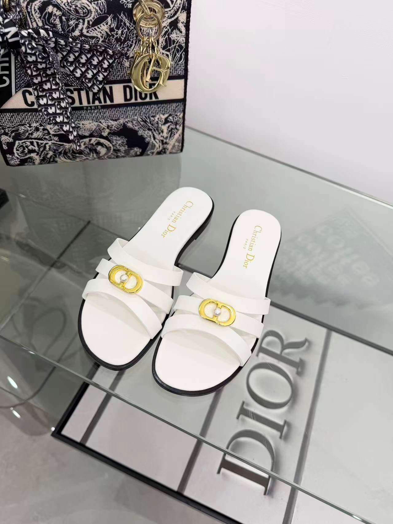 Dior Shoes (New) 2