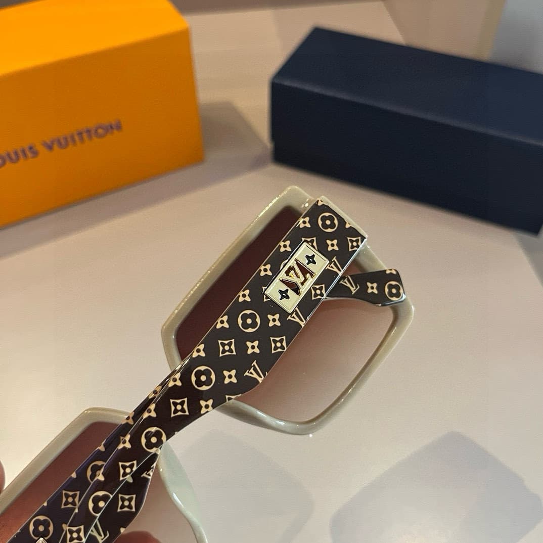 Louis Vuitton Glasses 4