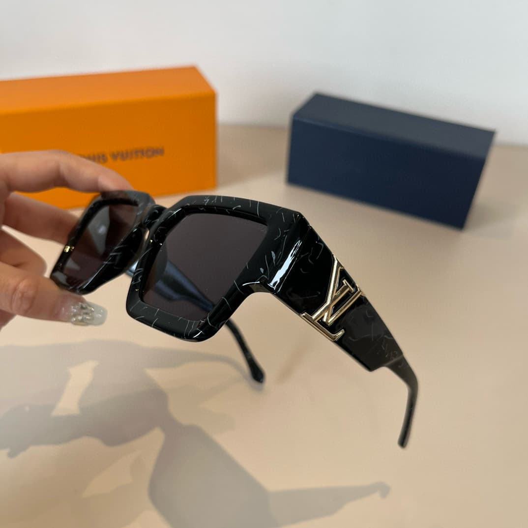 Louis Vuitton Glasses 4