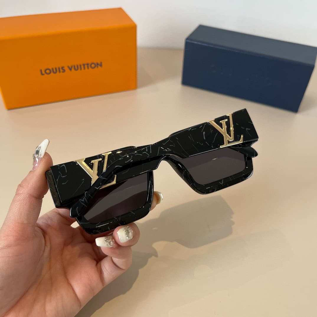 Louis Vuitton Glasses 8
