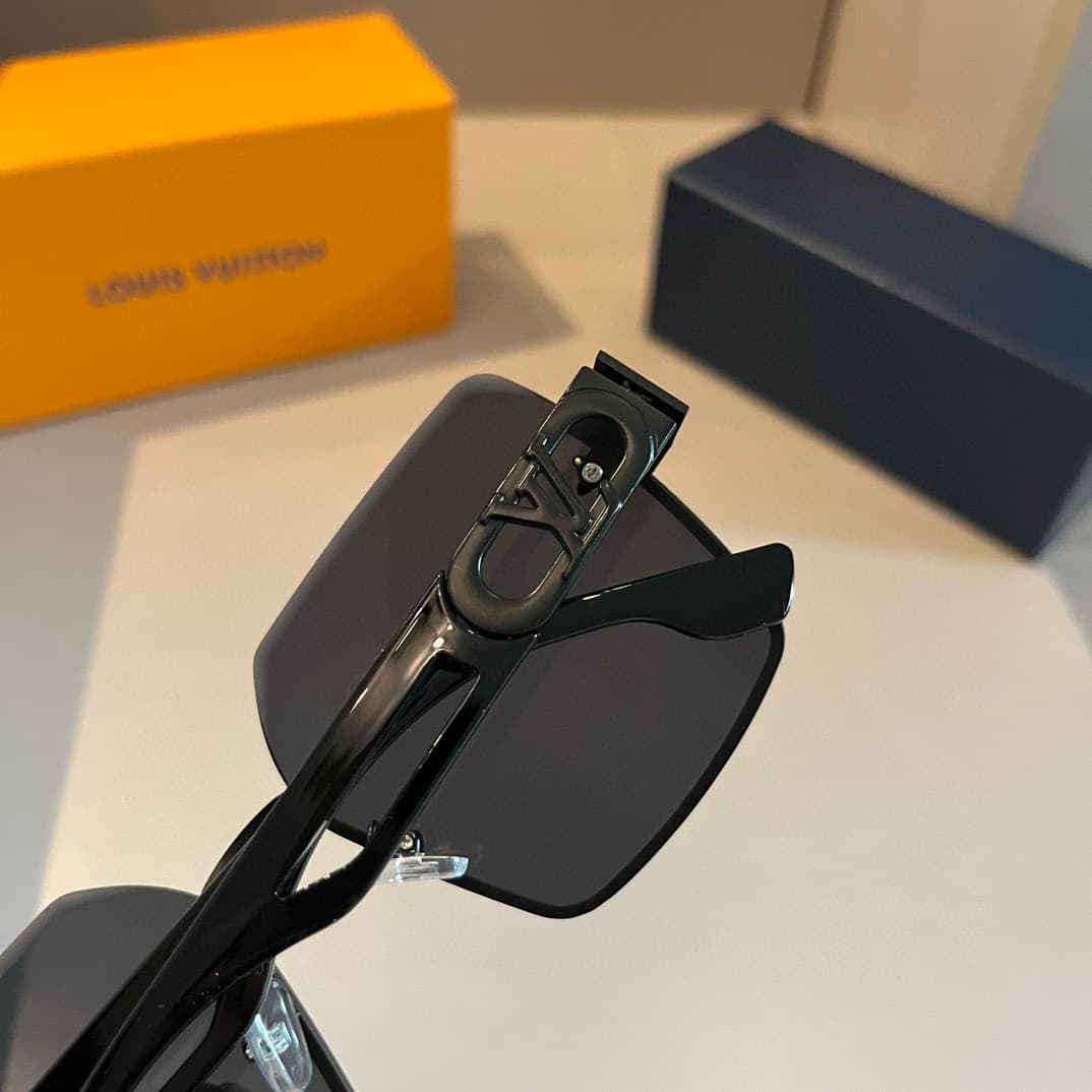 Louis Vuitton Glasses 8